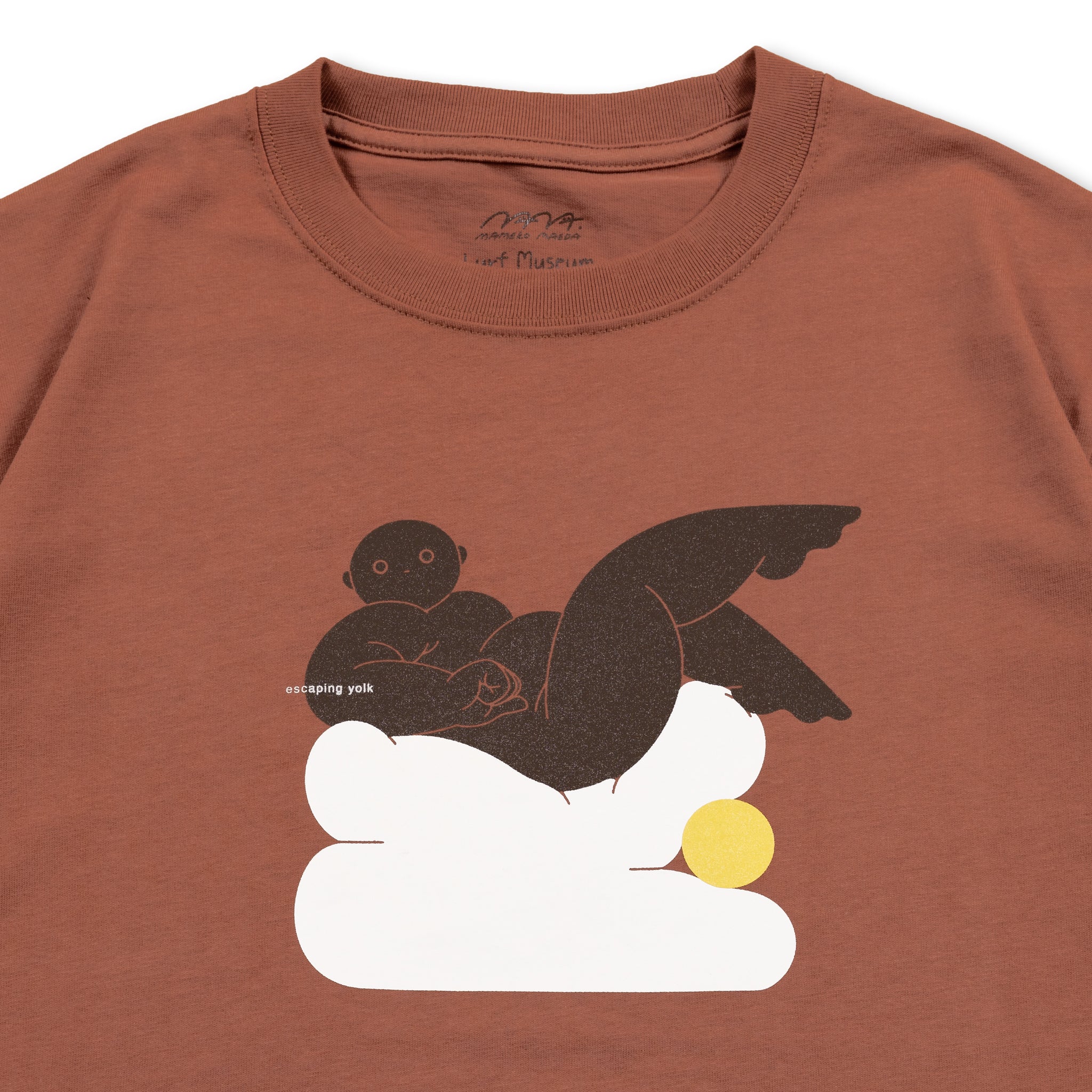 Escaping yolk Tシャツ